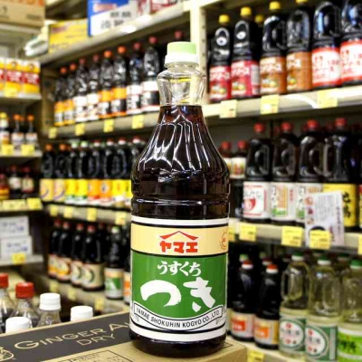 ヤマエ　薄口醤油つき　１．８Ｌ